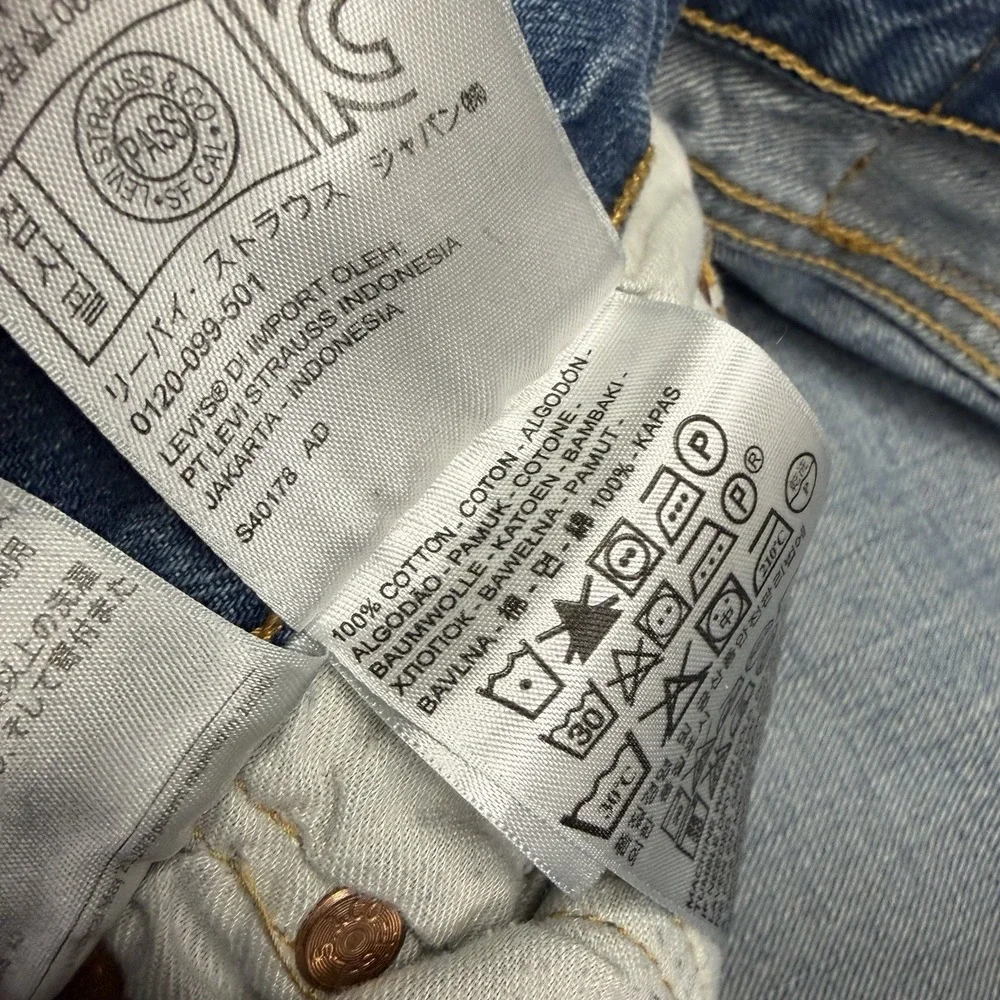 Levis ready ship